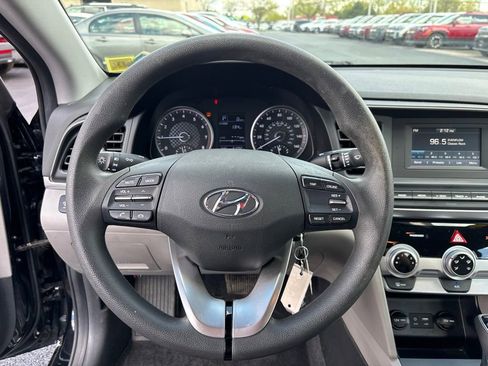 Used 2019 Hyundai Elantra SE w/ Winter Weather Package FWD image 20