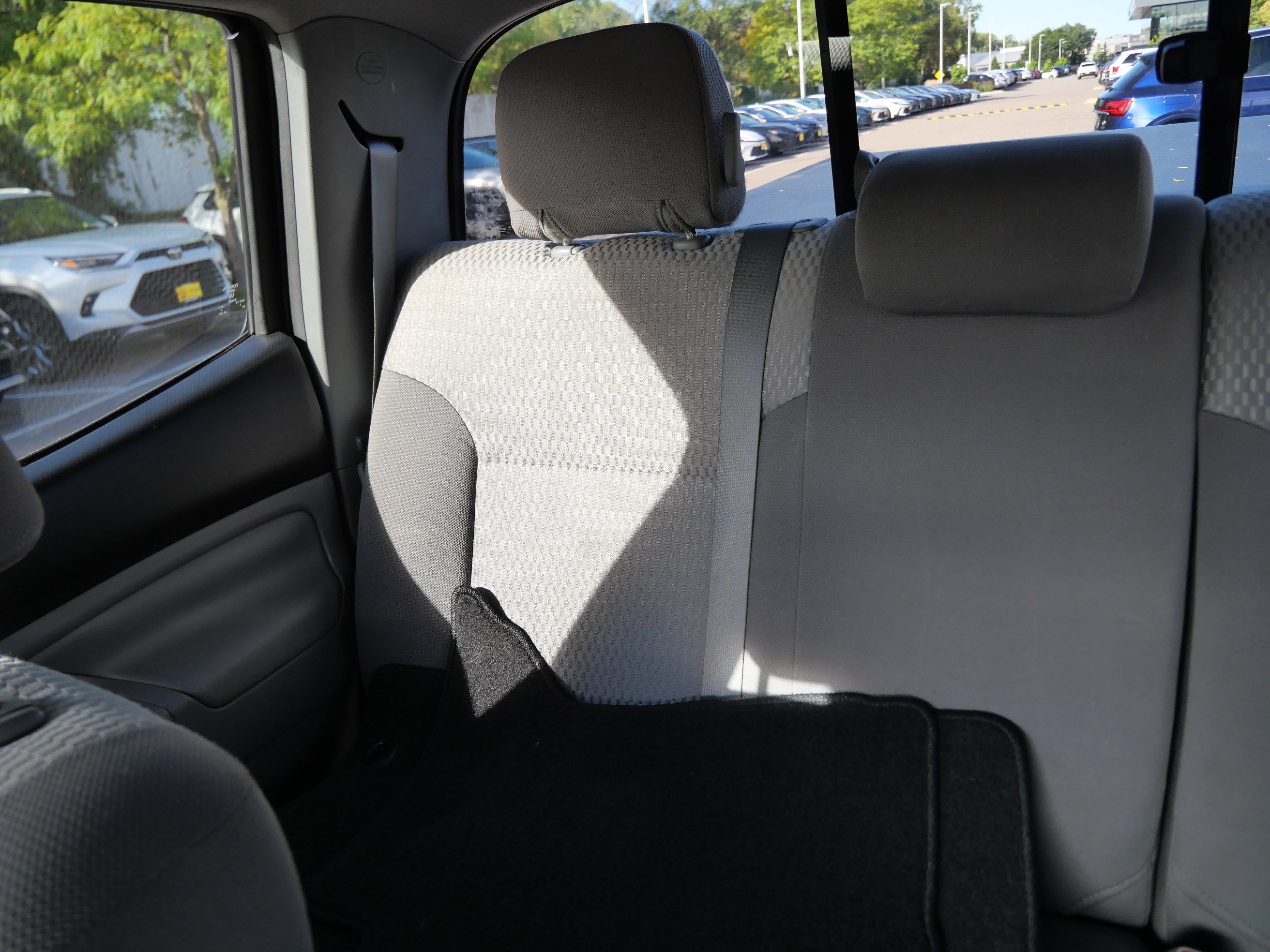 Used 2015 Toyota Tacoma 4x4 Double Cab w/ SR5 Package image 12