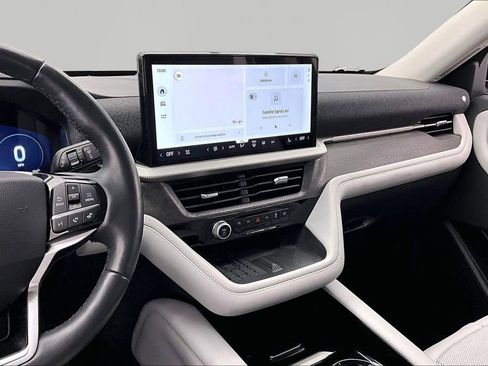 Certified 2025 Ford Explorer Platinum w/ LUX Leather Package AWD/4WD image 6
