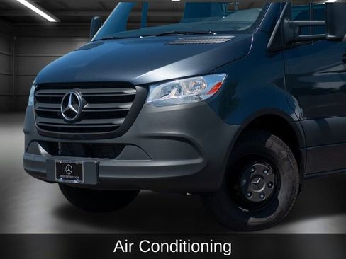 Used 2023 Mercedes-Benz Sprinter 4500 image 14