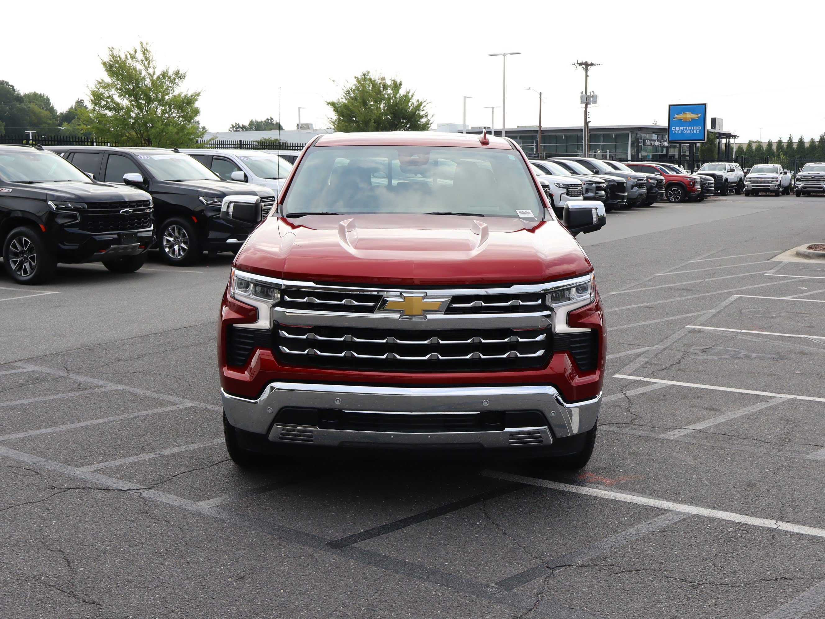 Used 2025 Chevrolet Silverado 1500 LTZ w/ LTZ Premium Package AWD/4WD image 3