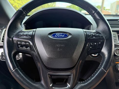 Used 2017 Ford Explorer XLT image 21