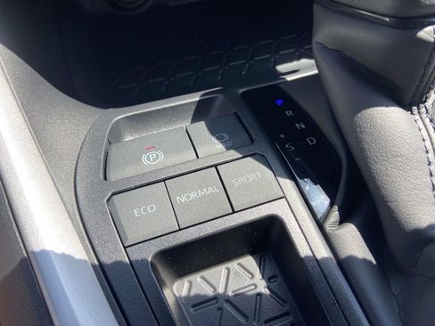 Used 2025 Toyota RAV4 XLE w/ Convenience Package FWD image 26