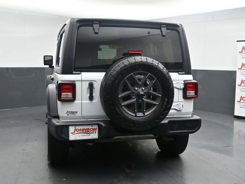 Used 2024 Jeep Wrangler Unlimited Sport AWD/4WD image 6