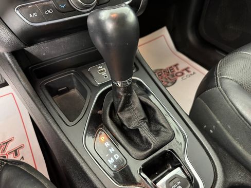 Used 2019 Jeep Cherokee Limited image 22