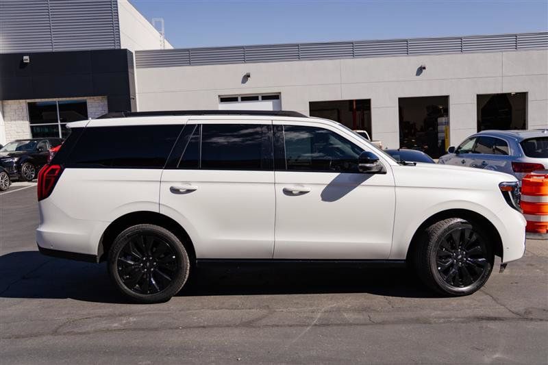 Used 2025 Ford Expedition Platinum w/ Stealth Appearance Package AWD/4WD image 5