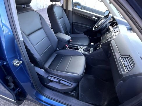 Used 2020 Volkswagen Tiguan SE w/ Panoramic Sunroof Package image 26