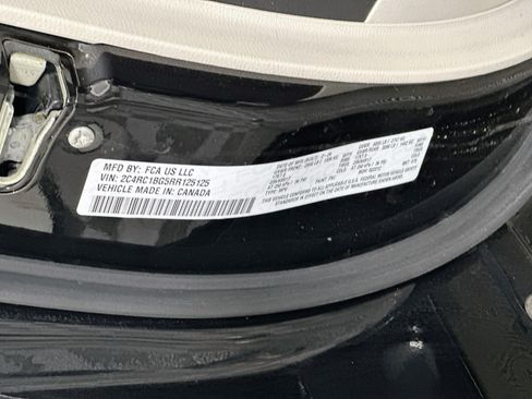 Used 2024 Chrysler Pacifica Touring-L FWD image 12