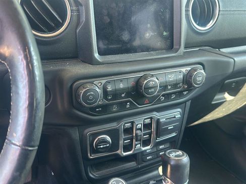 Used 2019 Jeep Wrangler Unlimited Sahara AWD/4WD image 8