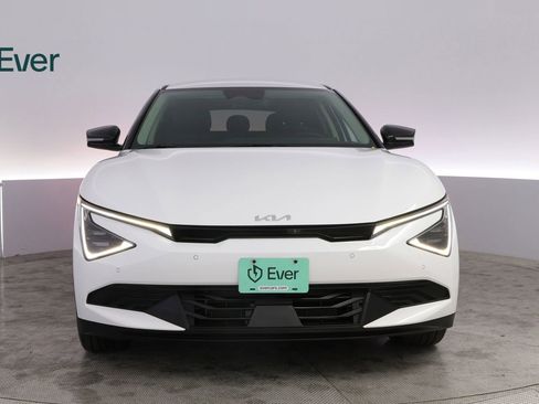 Used 2025 Kia EV6 Light RWD image 12