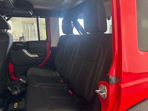 Used 2015 Jeep Wrangler Unlimited Sahara AWD/4WD image 17