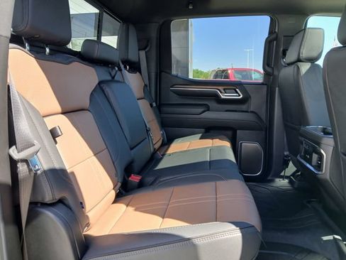Certified 2025 Chevrolet Silverado 1500 High Country w/ High Country Premium Package AWD/4WD image 17