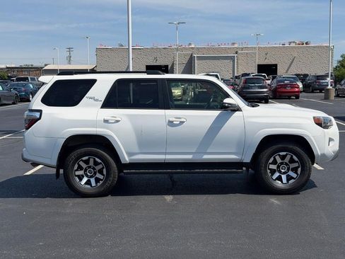 Used 2024 Toyota 4Runner TRD Off-Road Premium AWD/4WD image 2