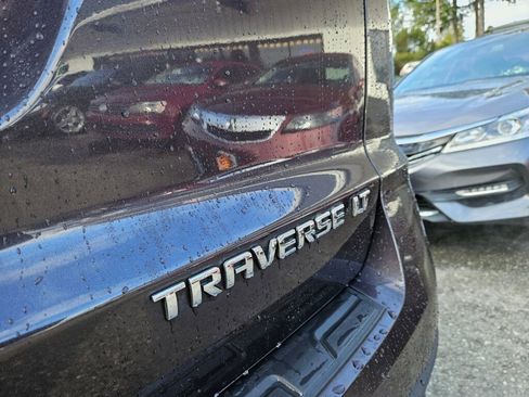 Used 2015 Chevrolet Traverse LT image 16