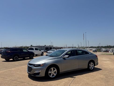 Used 2025 Chevrolet Malibu LS FWD image 9