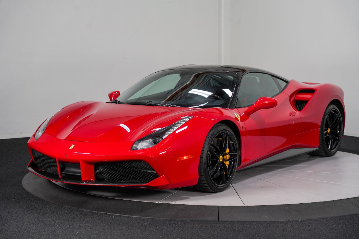 Used 2016 Ferrari 488 GTB RWD image 6