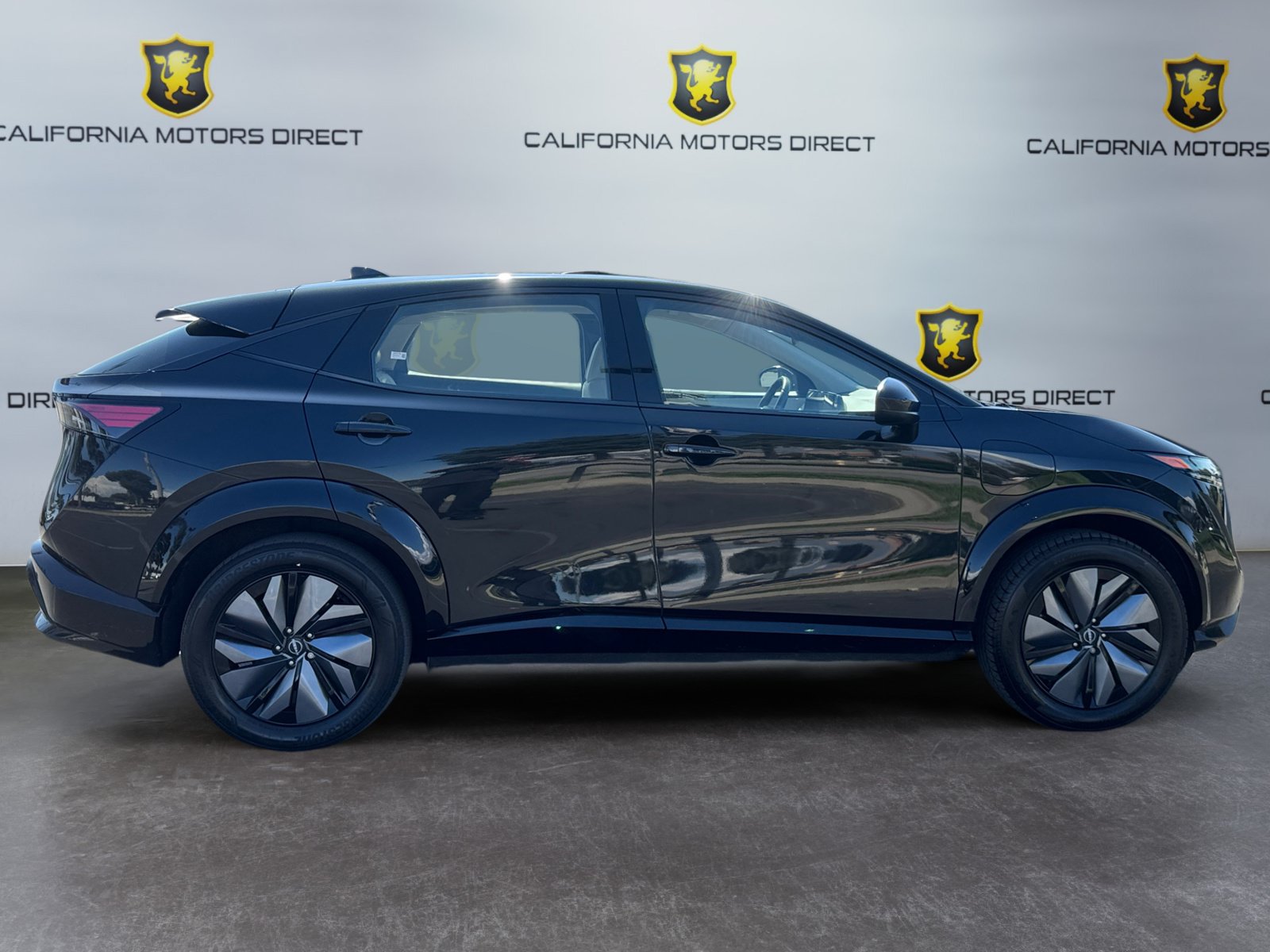 Used 2023 Nissan Ariya AWD image 6