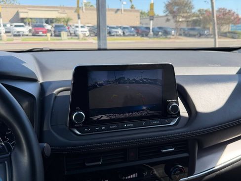 Used 2025 Nissan Rogue SV AWD/4WD image 25