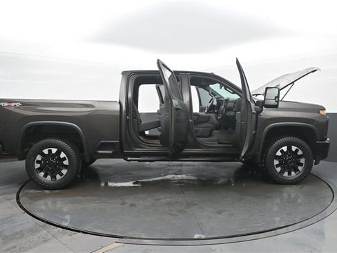 Used 2020 Chevrolet Silverado 2500 Custom w/ Custom Value Package image 57