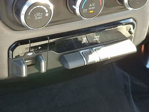 Used 2021 RAM 1500 Big Horn image 29