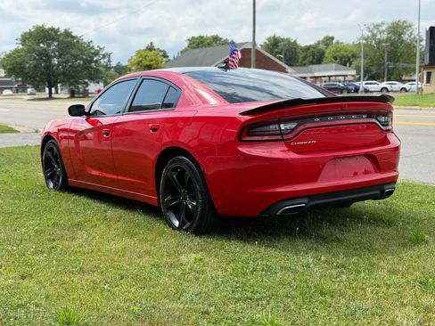 Used 2017 Dodge Charger SXT w/ Plus Group image 4