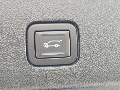Used 2023 Cadillac XT6 Luxury FWD image 31