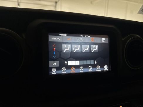 Used 2023 Jeep Gladiator Sport image 16