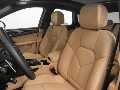 Used 2025 Porsche Macan image 43