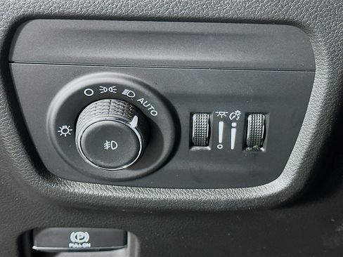 Used 2024 Jeep Grand Cherokee Limited w/ Luxury Tech Group II AWD/4WD image 17