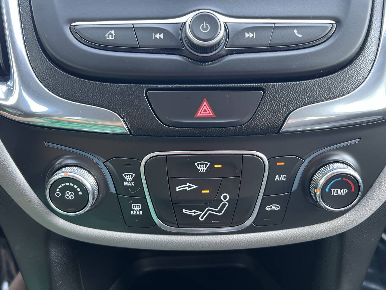 Used 2020 Chevrolet Equinox LS w/ LS Convenience Package FWD image 17