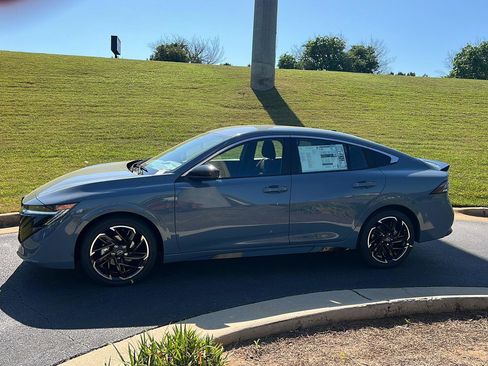New 2026 Nissan Sentra SR w/ Floor Mat Package FWD image 3