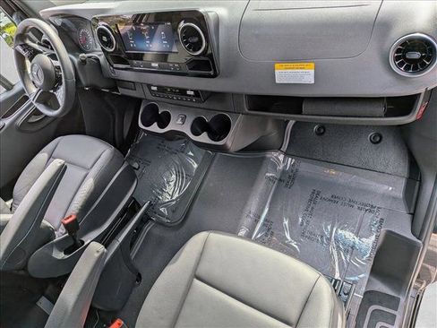 Used 2025 Mercedes-Benz Sprinter 2500 image 18