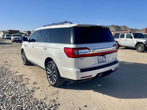 Used 2019 Lincoln Navigator Select w/ Technology Package RWD image 3