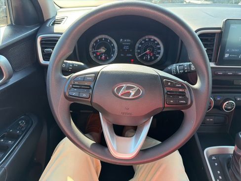 Used 2022 Hyundai Venue SE FWD image 10