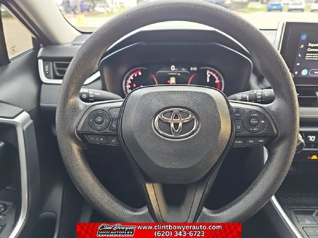 Used 2025 Toyota RAV4 XLE AWD/4WD image 15