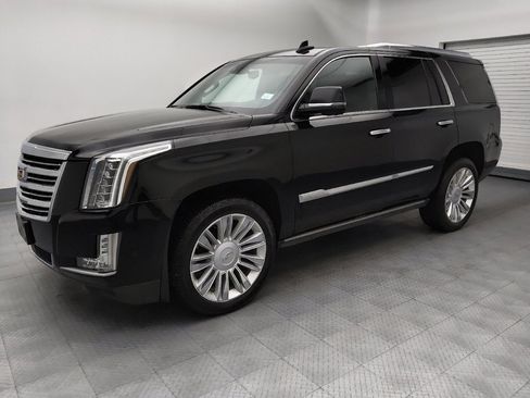 Used 2018 Cadillac Escalade Platinum AWD/4WD image 2