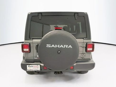 Used 2018 Jeep Wrangler Unlimited Sahara AWD/4WD image 6