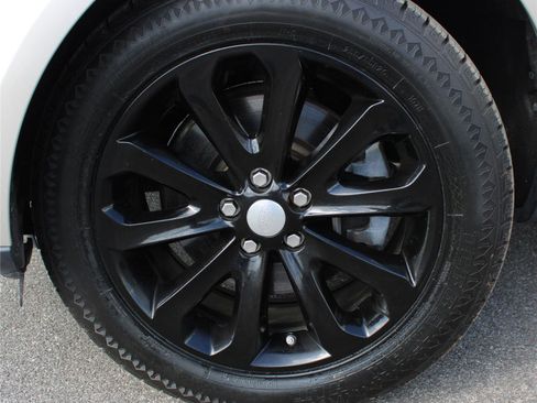 Used 2014 Land Rover Range Rover HSE image 17