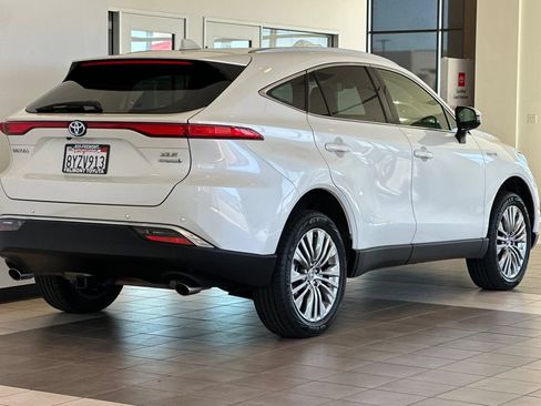 Certified 2021 Toyota Venza XLE AWD/4WD image 4