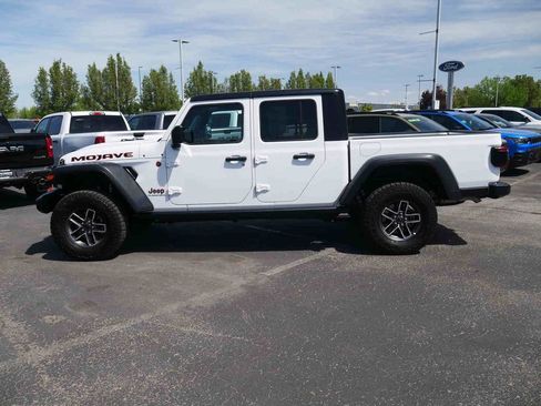 Certified 2026 Jeep Gladiator Mojave AWD/4WD image 18