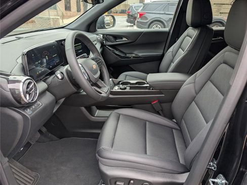 New 2026 Chevrolet Equinox LT w/ Convenience Package II image 12