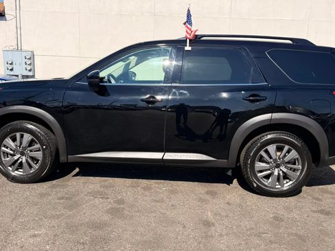 Used 2024 Nissan Pathfinder SV FWD image 10