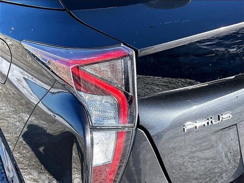 Used 2016 Toyota Prius Three image 25