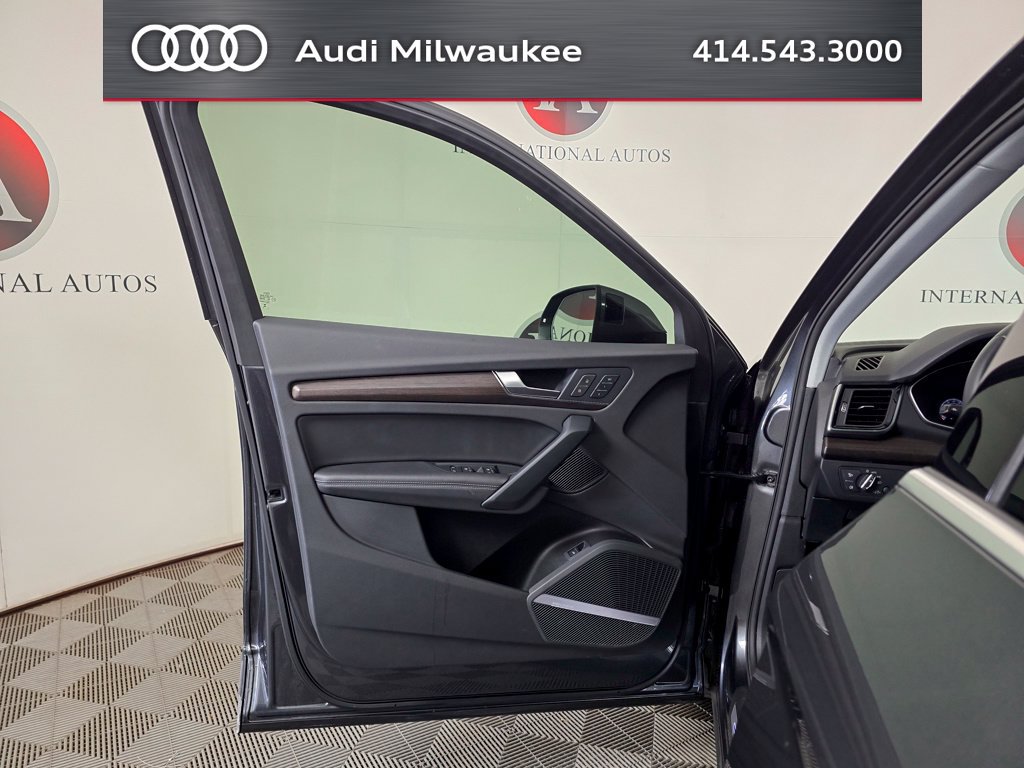 Used 2023 Audi Q5 2.0T Premium Plus w/ Premium Plus Package AWD/4WD image 12