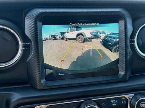 Used 2022 Jeep Wrangler Unlimited Sahara w/ Cold Weather Group AWD/4WD image 15