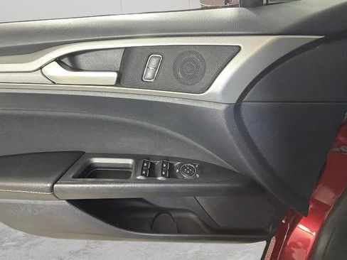 Used 2020 Ford Fusion SE FWD image 25