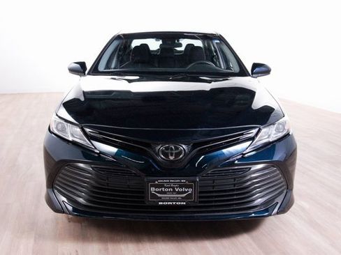 Used 2018 Toyota Camry LE image 2