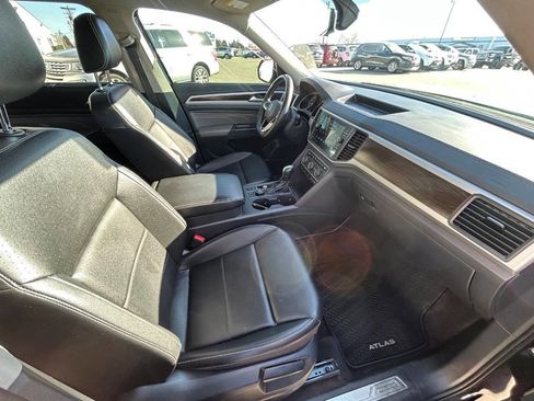 Used 2021 Volkswagen Atlas SE image 16