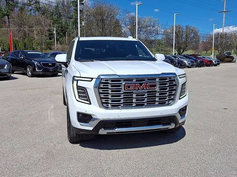 Used 2025 GMC Yukon Denali w/ Sun & Power Step Package AWD/4WD image 3