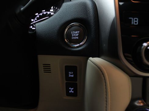 Used 2022 Lexus GX 460 Premium w/ Accessory Package image 63